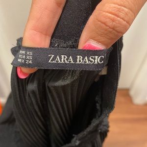 Black pleated cropped wide leg trousers - Zara